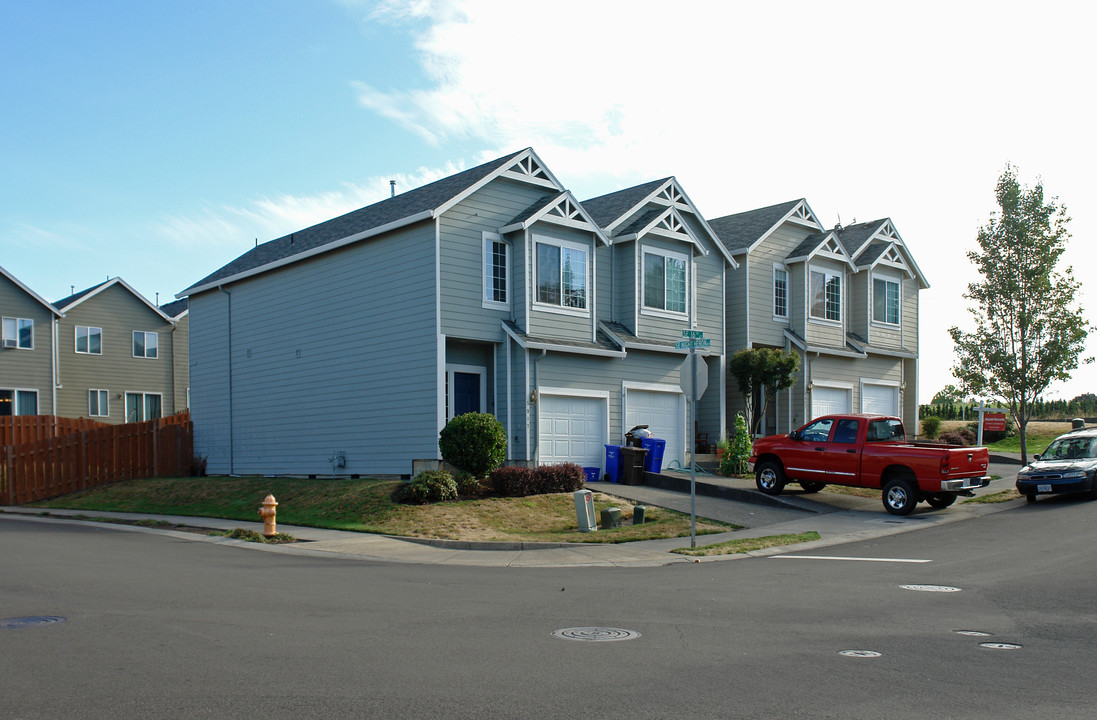 Kelly Creek Estate Townhomes # 2 in Gresham, OR - Building Photo