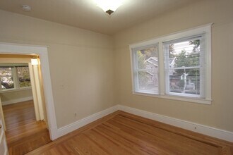 6401 Regent St in Oakland, CA - Building Photo - Building Photo
