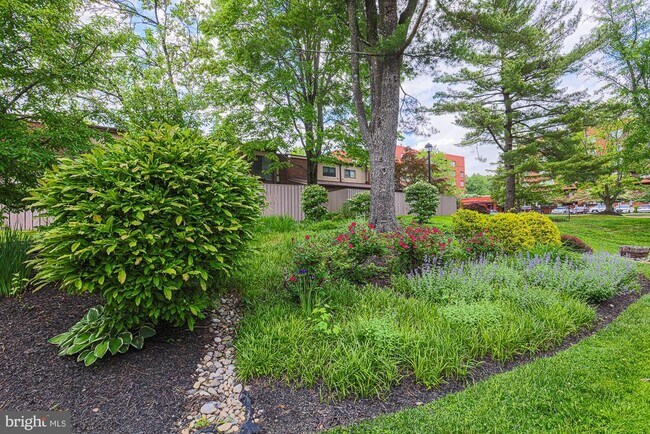 17 Farmhouse Ct in Pikesville, MD - Building Photo - Building Photo