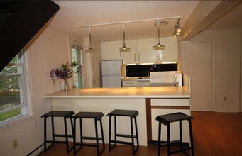 301 Mill Rd in New Canaan, CT - Foto de edificio - Building Photo