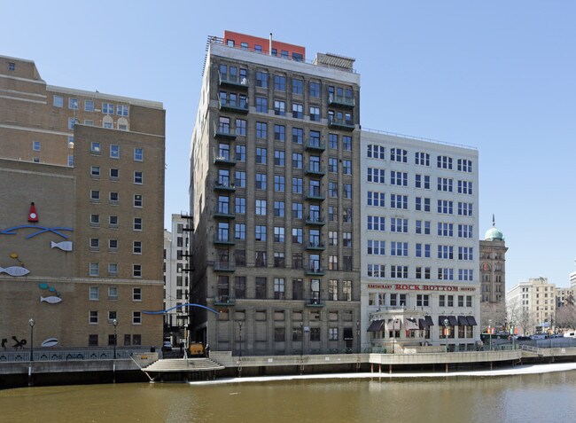 730 N Plankinton Ave in Milwaukee, WI - Building Photo - Building Photo