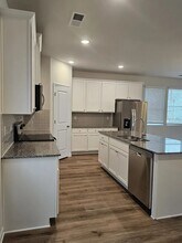 1056 Thomasville Estate Way in Atlanta, GA - Foto de edificio - Building Photo