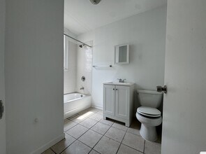 138 Woodlawn Ave, Unit 4 in Jersey City, NJ - Building Photo - Building Photo
