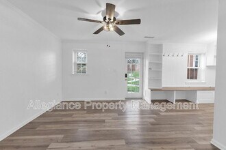 1301 E Abingdon Dr in Alexandria, VA - Building Photo - Building Photo