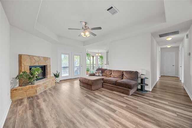 21607 Santa Carlo Ave in Lago Vista, TX - Building Photo - Building Photo