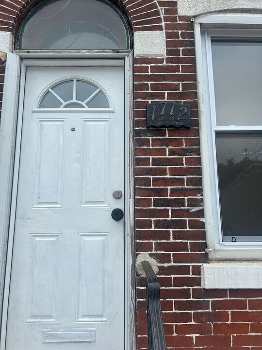 1712 W Juniata St in Philadelphia, PA - Building Photo