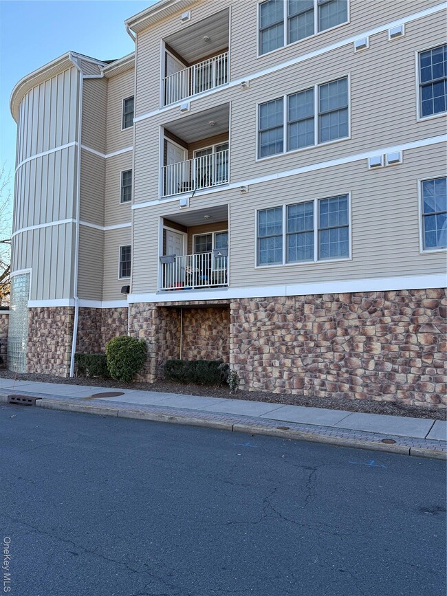 3 Cross St in Suffern, NY - Building Photo - Building Photo