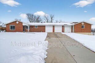 5165 Westwood Dr in St. Charles, MO - Building Photo