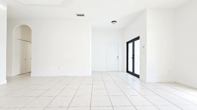 14941 SW 26th Terrace in Miami, FL - Building Photo - Building Photo