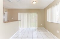 16890 SW 139th Pl in Miami, FL - Foto de edificio - Building Photo