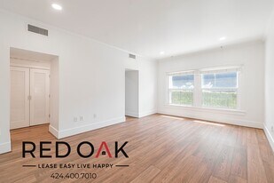 6533 Hollywood Blvd in Los Angeles, CA - Building Photo