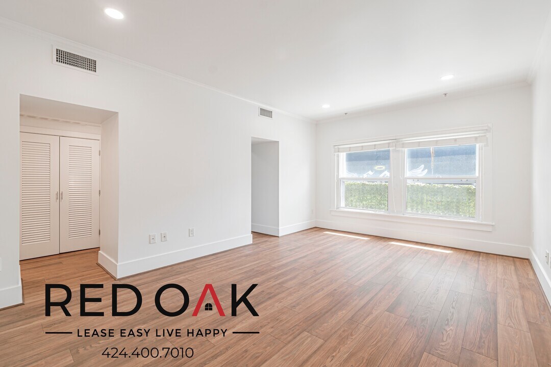 6533 Hollywood Blvd in Los Angeles, CA - Building Photo