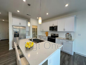 905 Helena Rdg in Lake Elsinore, CA - Building Photo - Building Photo