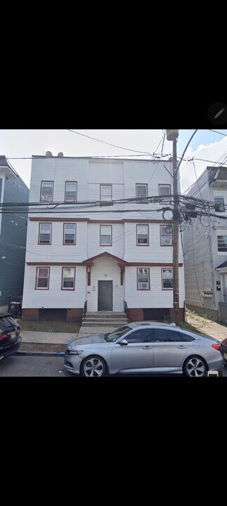 42 Tillinghast St in Newark, NJ - Building Photo