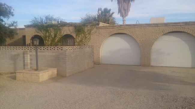 8953 E Old Spanish Trail in Tucson, AZ - Building Photo - Building Photo