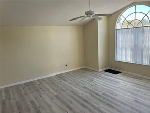 2327 Prime Cir-Unit -B in Kissimmee, FL - Foto de edificio - Building Photo