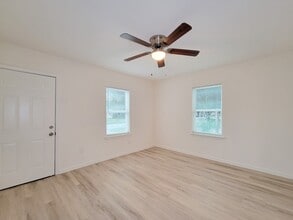 2503 Holly Ave in Pasadena, TX - Building Photo - Building Photo