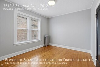 7612 S Saginaw Ave in Chicago, IL - Foto de edificio - Building Photo