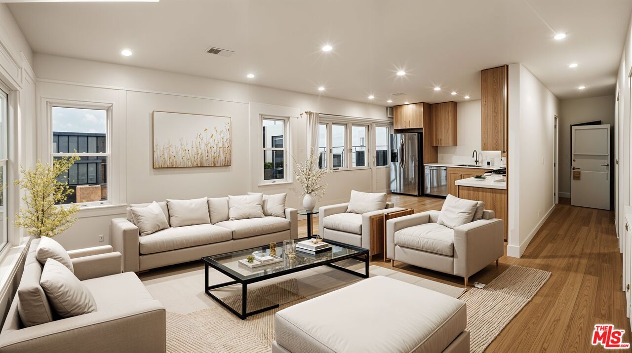 5729 Carlton Way in Los Angeles, CA - Building Photo