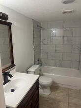 4112 Inverrary Dr in Lauderhill, FL - Foto de edificio - Building Photo