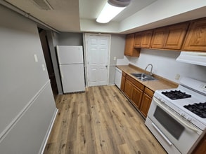 26640 Lake of the Falls Blvd in Olmsted Falls, OH - Foto de edificio - Building Photo