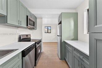 555 NW 94th St in Miami, FL - Building Photo - Building Photo