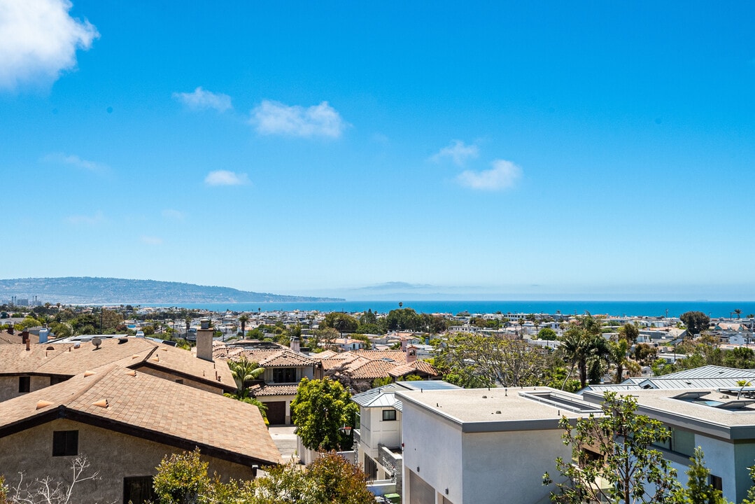 818 6th St in Manhattan Beach, CA - Building Photo