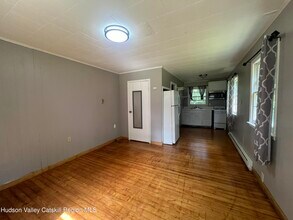 143 Vedder Rd in Catskill, NY - Building Photo - Building Photo