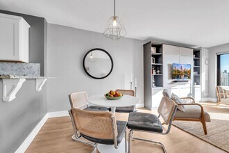 2020 N Lincoln Park W in Chicago, IL - Building Photo - Building Photo