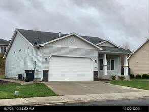 1102 Golden Hills Dr in Cheney, WA - Building Photo - Building Photo