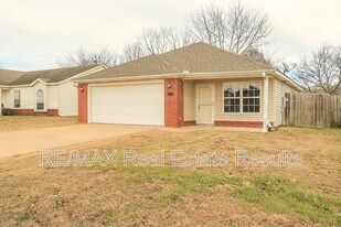 1207 Tunbridge Dr in Bentonville, AR - Building Photo