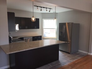 136 E 8th Ave, Unit Apt. 1 in Homestead, PA - Foto de edificio - Building Photo
