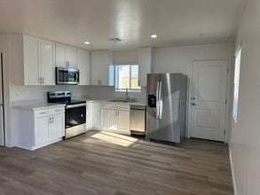 928 W Perdew Ave in Ridgecrest, CA - Building Photo - Building Photo