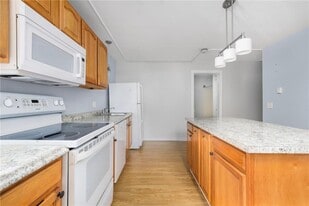 5 Pleasant St in Westerly, RI - Building Photo