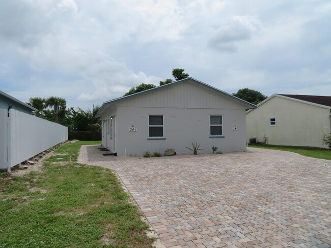 340 Fleming Ave in Greenacres, FL - Building Photo - Building Photo