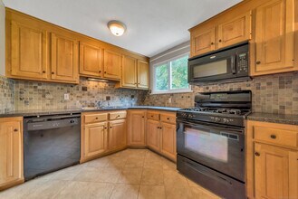 788 Avery St in South Windsor, CT - Building Photo - Building Photo