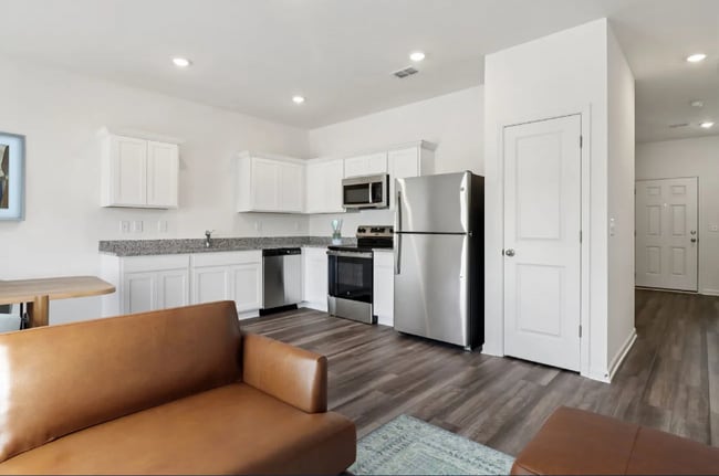 300 Hynes Dr in Villa Rica, GA - Building Photo - Building Photo