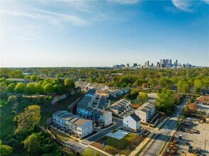 399 Skylar Way SE in Atlanta, GA - Building Photo - Building Photo