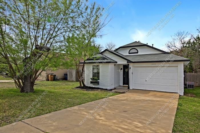 1303 Dominique Dr in Austin, TX - Building Photo