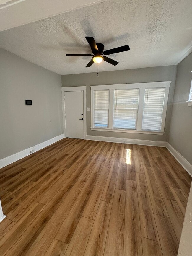 1462 E 175th St in Cleveland, OH - Building Photo - Building Photo