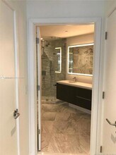 851 NE 1st Ave, Unit 903 in Miami, FL - Foto de edificio - Building Photo