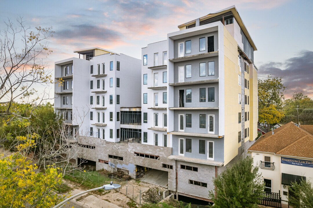 829 Yale St in Houston, TX - Building Photo