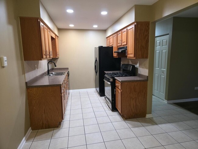 1665 Coach Dr in Naperville, IL - Building Photo - Building Photo