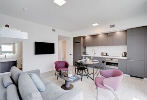 249 NE 4th St in Miami, FL - Building Photo