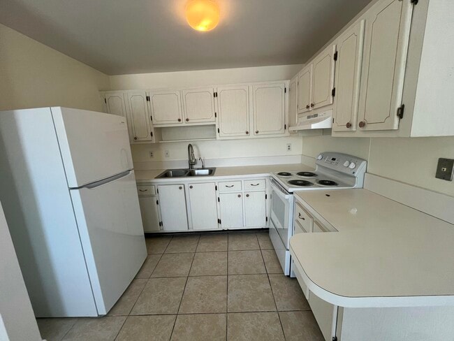 810 Lake Shore Dr in Lake Park, FL - Building Photo - Building Photo