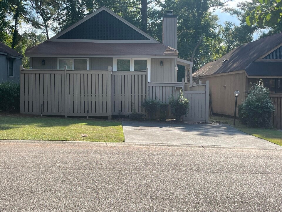 12 Bluff Pointe Way in Aiken, SC - Building Photo