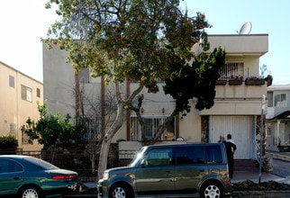 1749 Edgemont St in Los Angeles, CA - Foto de edificio - Building Photo