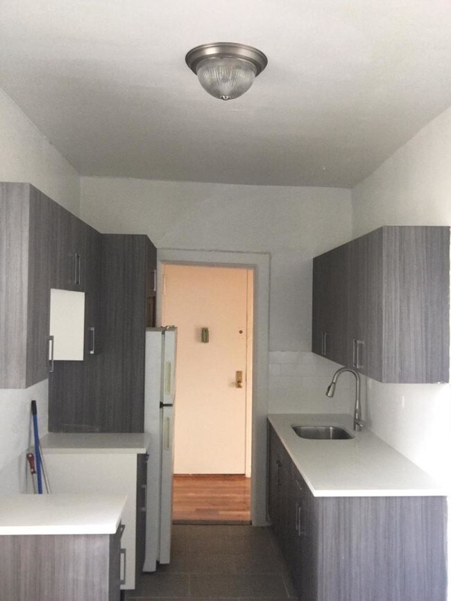 30 Post Ave Apartments and Nearby New York Apartments For Rent New