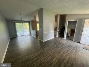 7826 Grassy Garth in Elkridge, MD - Building Photo - Building Photo