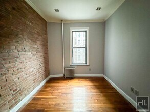 Second Avenue in New York, NY - Foto de edificio - Building Photo